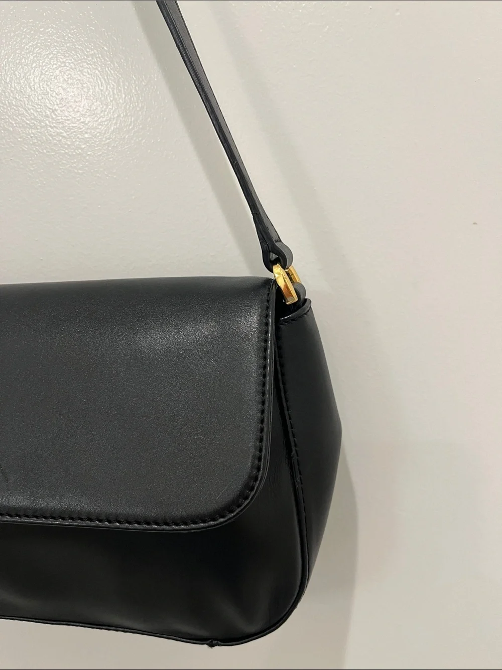 Etienne Aigner Black Leather Shoulder Bag with Gold-Classic Elegant Minimalist - Picture 3 of 11